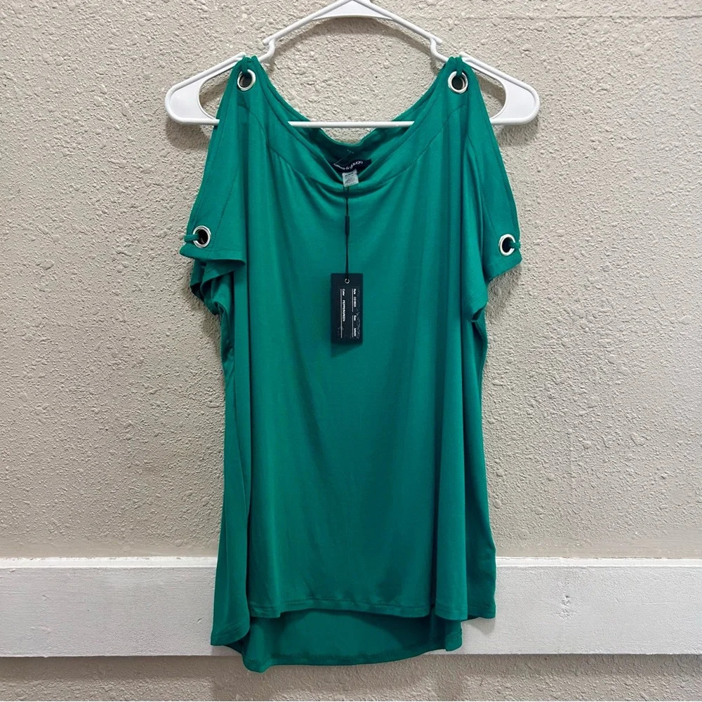 Cable & Gauge Pepper Green Cold Shoulder with Metal Detail Top NWT M